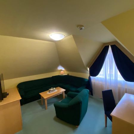 Parkhotel Na Baracke Nová Dubnica Dış mekan fotoğraf