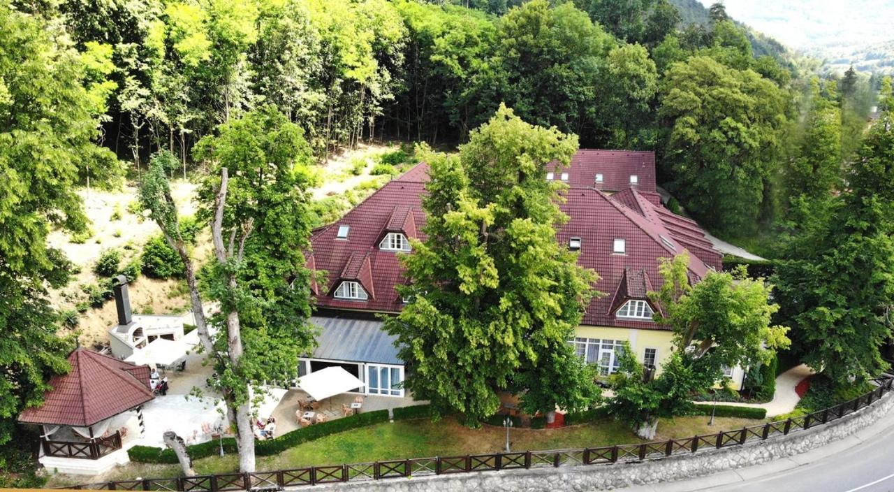 Parkhotel Na Baracke Nová Dubnica Dış mekan fotoğraf